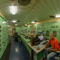 G37A8830 Panorama 13/08/2018 - Du coup les ingénieurs machinistes ont une salle de contrôle insonorisée et climatisée. However, the engineers are lucky enough to have an...